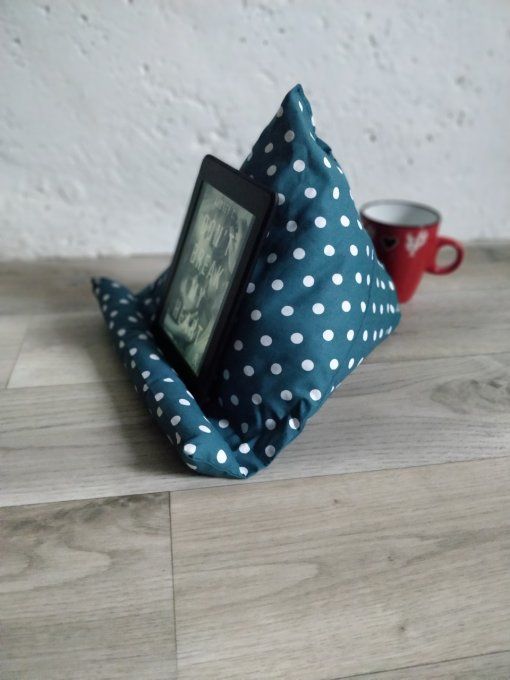 coussin de lecture vert gros pois