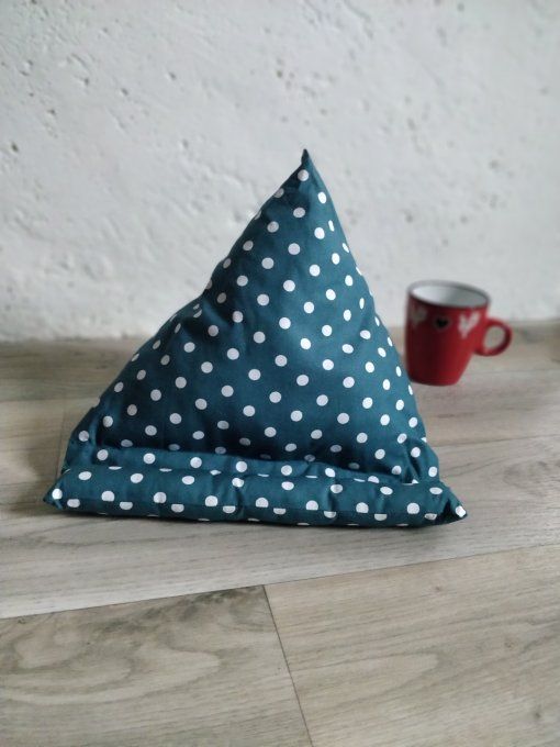 coussin de lecture vert gros pois