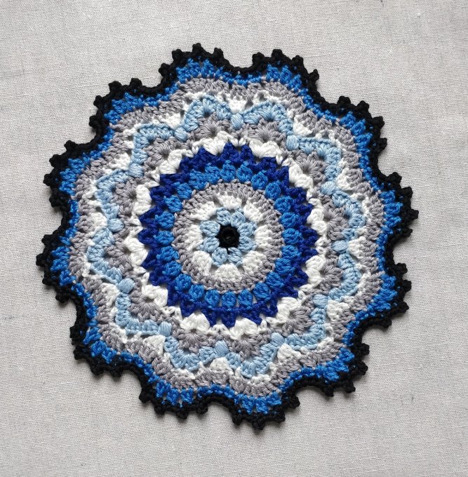 dessous de plat au crochet  bleu