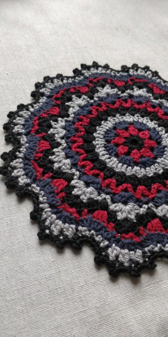 dessous de plat au crochet  rouge