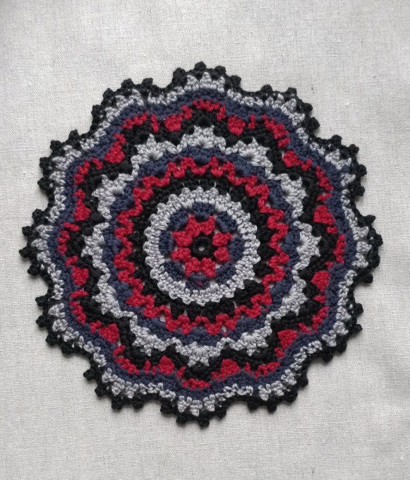 dessous de plat au crochet  rouge