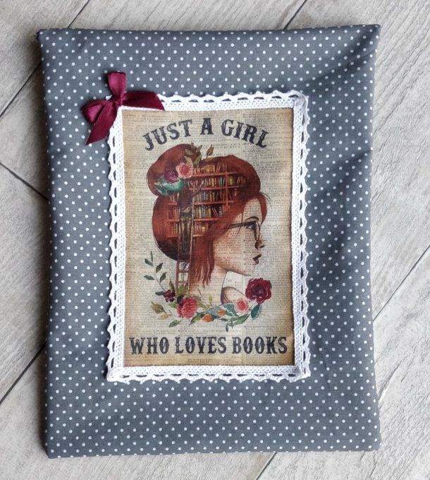 pochette à livres "just a girl who loves books" (femme rousse)