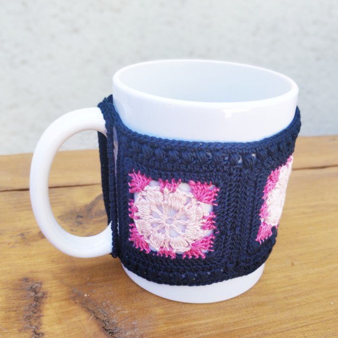 tour de mug bleu marine et rose