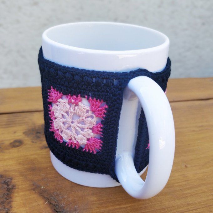 tour de mug bleu marine et rose