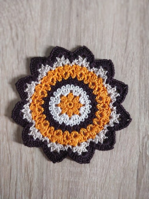 sous-verre  au crochet orange marron