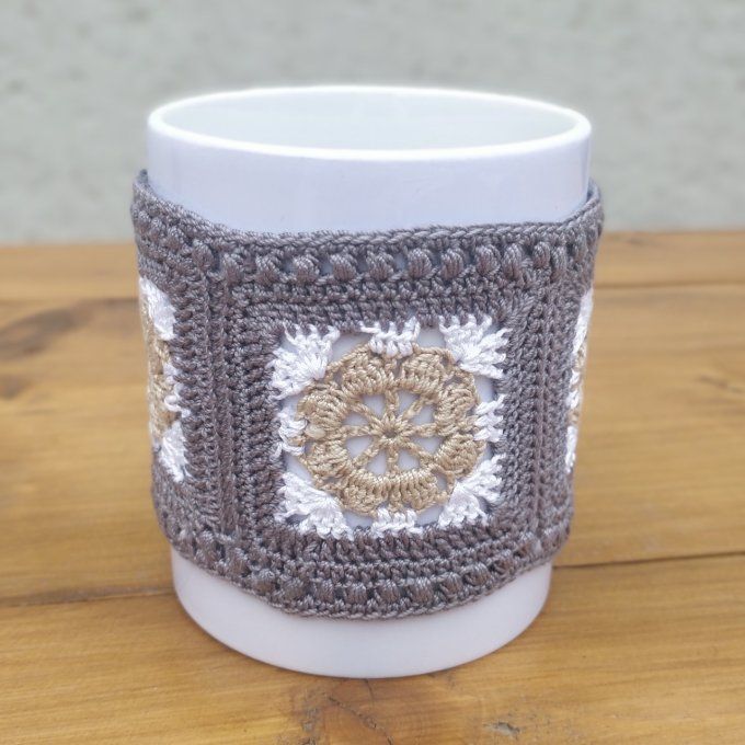 tour de mug gris blanc beige