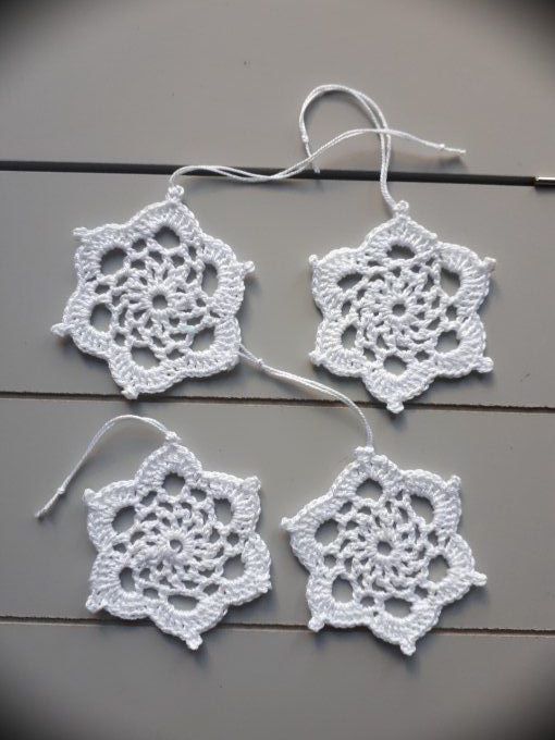 suspensions étoiles au crochet 