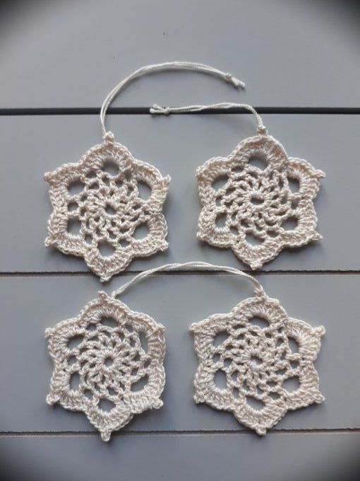 suspensions étoiles au crochet 