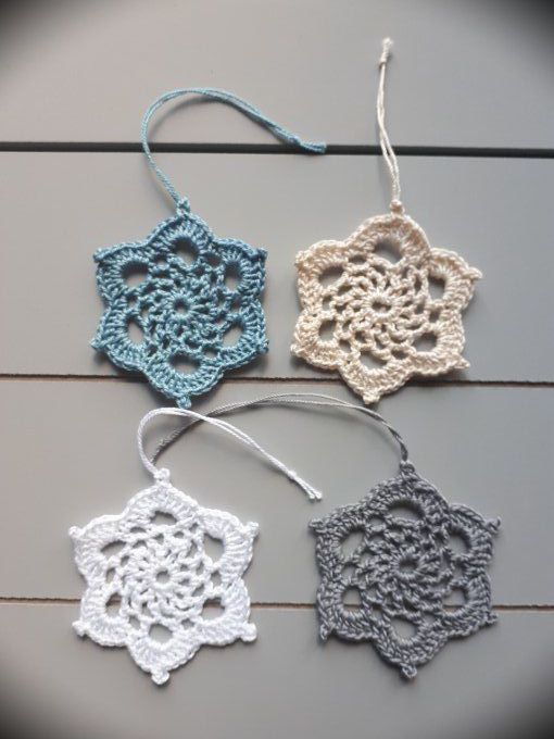 suspensions étoiles au crochet 